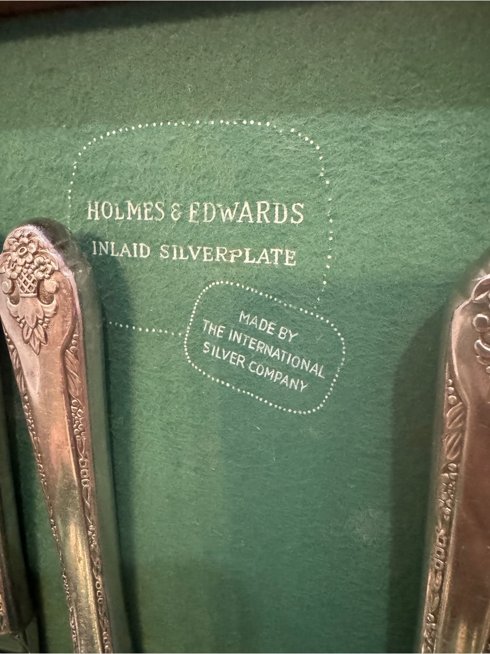 Vintage Holmes & Edwards “Lovely Lady” Silver-Plated Flatware Set - 71 Pieces - Picture 8 of 12